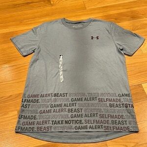 NWOT Under Armour loose short sleeve shirt size youth xlarge .